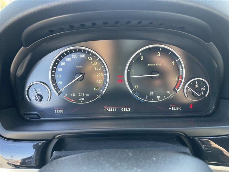 BMW Řada 5 3,0 d 180kw Manuál Luxury 2maj - fotka 19 z 31