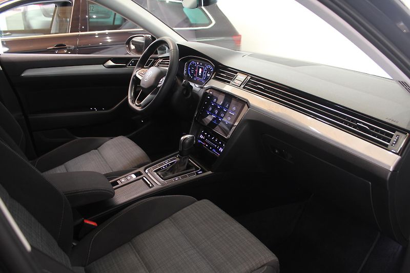 Volkswagen Passat (2020) 2.0TDI DSG Navi Tažné Display - fotka 8 z 25
