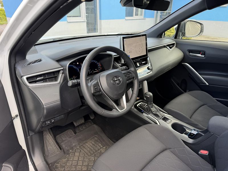 Toyota Corolla Cross 1,8i hybrid automat navigace - fotka 12 z 21