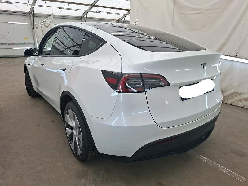 Tesla Model Y AWD Long Range    PŘIPRAVUJEME - fotka 3 z 10