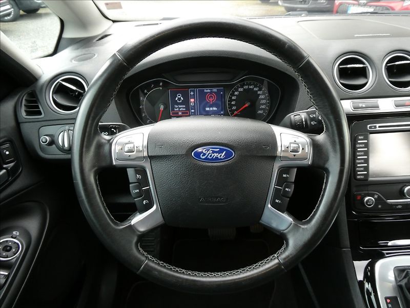 Ford S-MAX 2,0 EcoBoost Titanium,AT,závěs - fotka 32 z 60