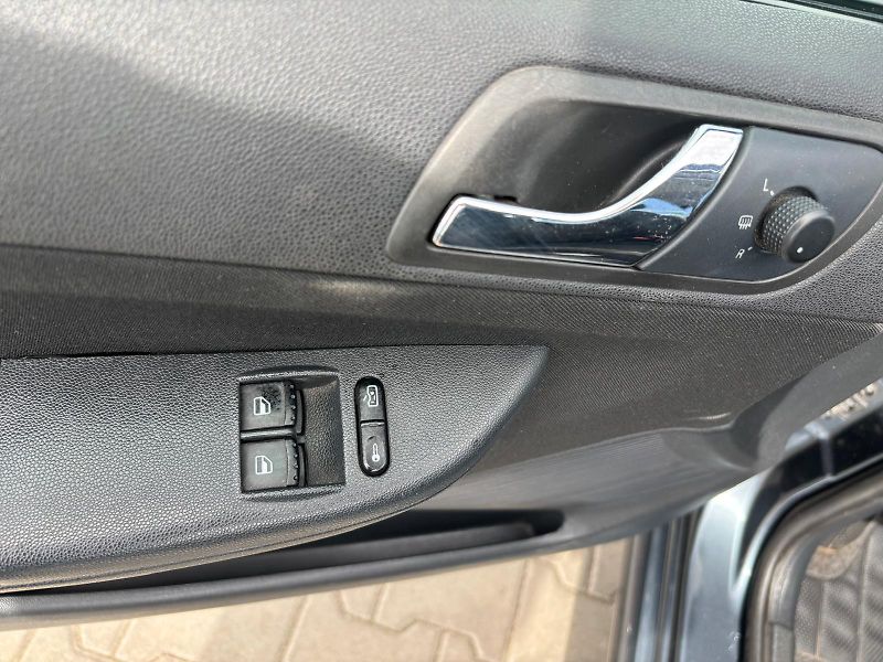 Škoda Fabia 1.2 HTP / 47 kW - fotka 12 z 24
