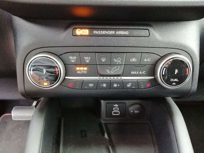 Ford Kuga ST-Line X 2.5 Duratec Hybrid P - fotka 14 z 20