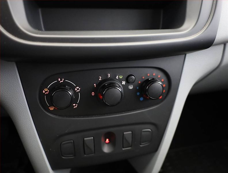 Dacia Logan (2014) 1.2 16V, ČR,1.maj, po STK - fotka 9 z 11