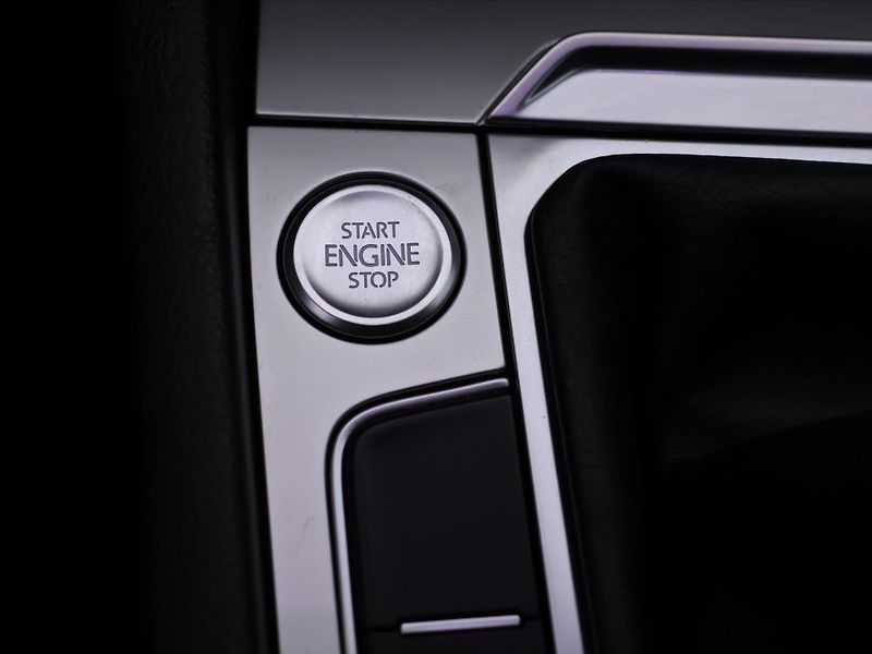 Volkswagen Passat 1,6 TDI Comfortline LED - fotka 23 z 32