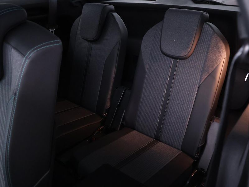 Peugeot 5008 1,5 HDI 96kW Allure 7-Míst DPH - fotka 15 z 36