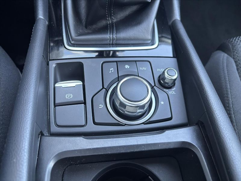 Mazda 3 2,0 i Attraction PLNÝ SERVIS - fotka 28 z 39