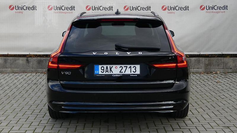Volvo V90 B4 AWD Diesel Momentum - fotka 4 z 23