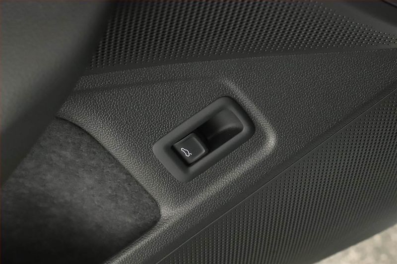 Škoda Superb (2024) 2.0 TDI, Selection, ACC, Tažné - fotka 20 z 22