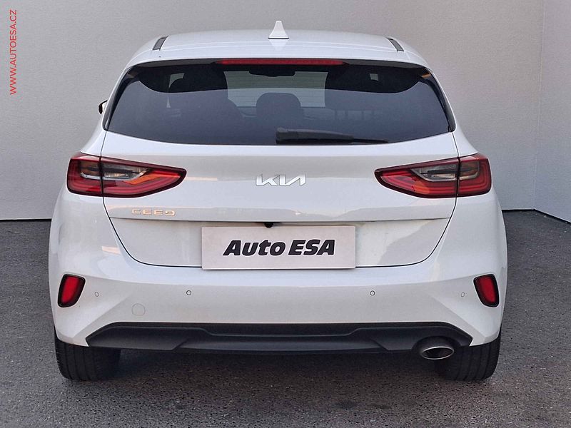 Kia Ceed (2022) 1.5T-GDi, 1.maj,ČR, Navigace - fotka 5 z 17