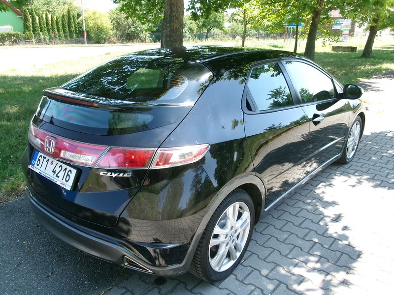 Honda Civic (2009) 1,8 VTEC PANORAMA ČR - fotka 4 z 23
