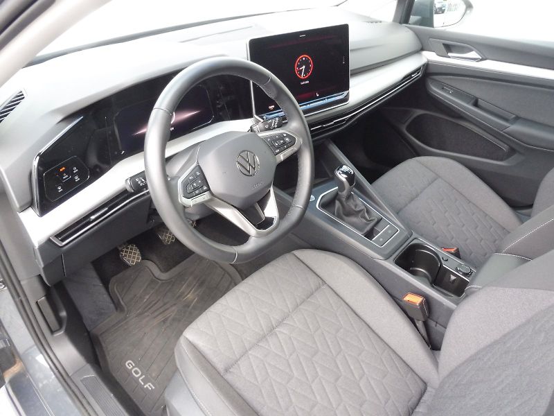 Volkswagen Golf (2025) People 1,5 TSI 85kW - fotka 6 z 26