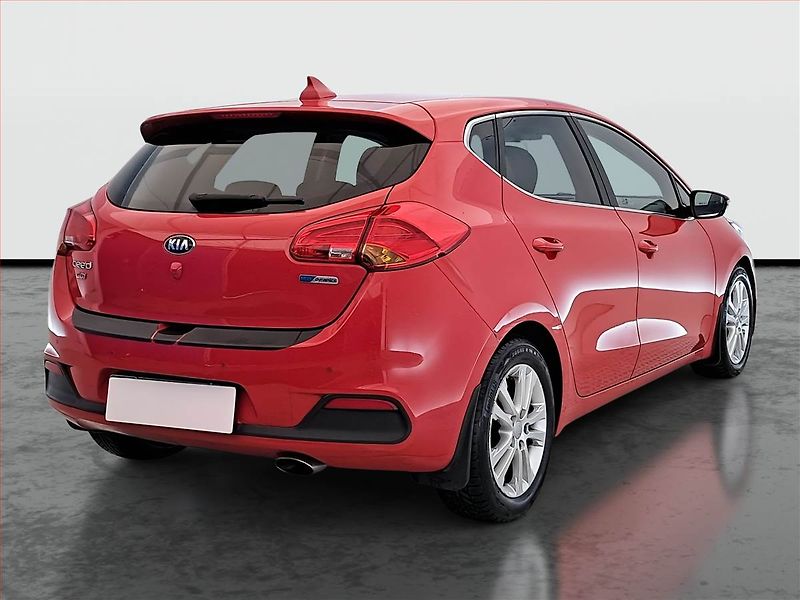 Kia Ceed (2015) 1.6 GDI, Navi, Tempomat - fotka 5 z 20