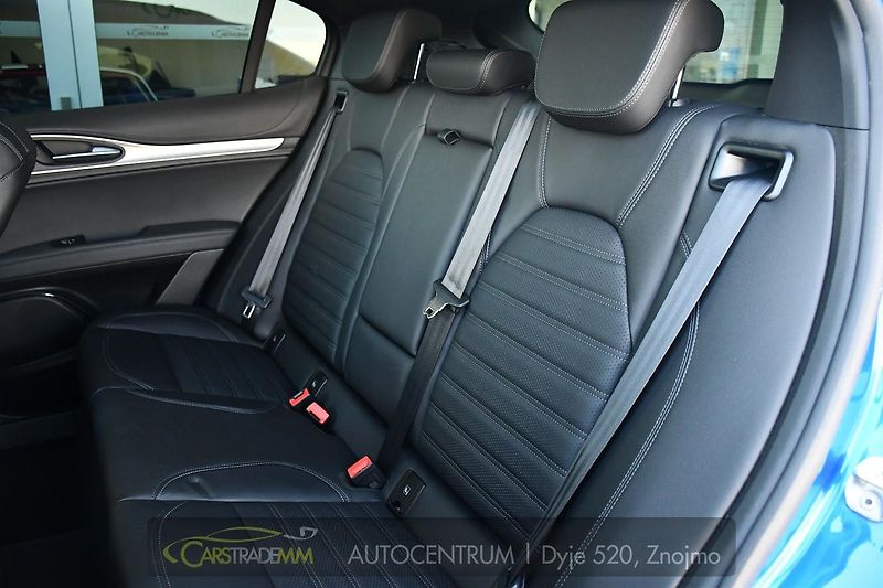 Alfa Romeo Stelvio 2.0 Turbo 16V 206kW Veloce AT8 - fotka 22 z 45
