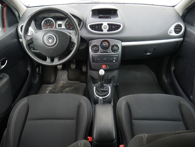 Renault Clio (2011) 1.2i, 1.maj,ČR, AC, park - fotka 8 z 16