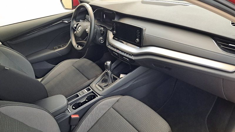 Škoda Octavia (2023) COMBI AMBITION 1.5TSI 110kW 6° - fotka 15 z 24