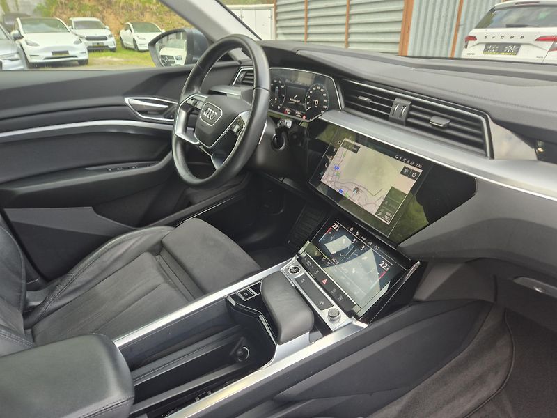 Audi e-tron 50 QUATTRO 230kw 20ALU SOH100% - fotka 36 z 45