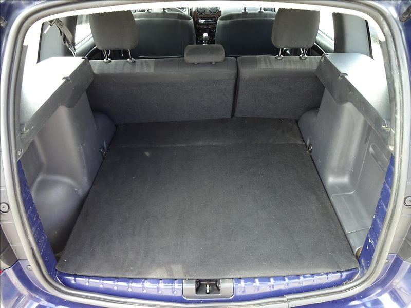 Dacia Duster 1,5 DCi 81kW 4x4 - fotka 22 z 42