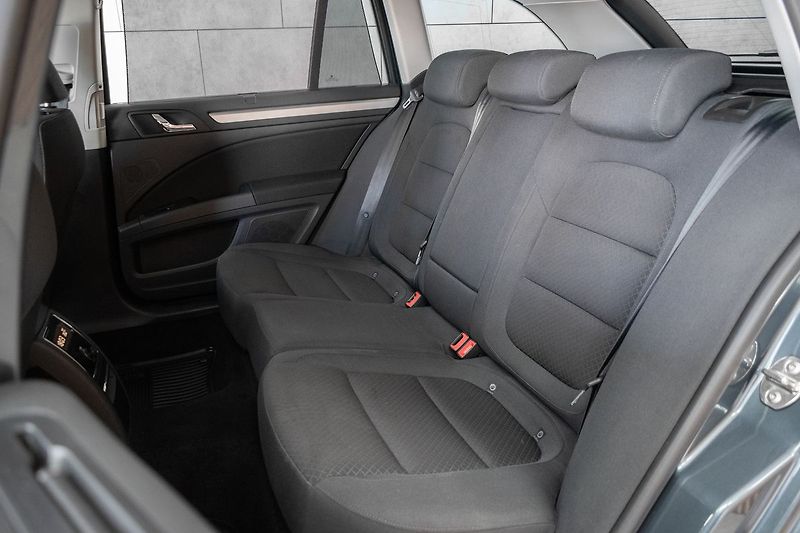 Škoda Superb 2.0 TDI DSG AMBITION BUSINESS - fotka 14 z 32