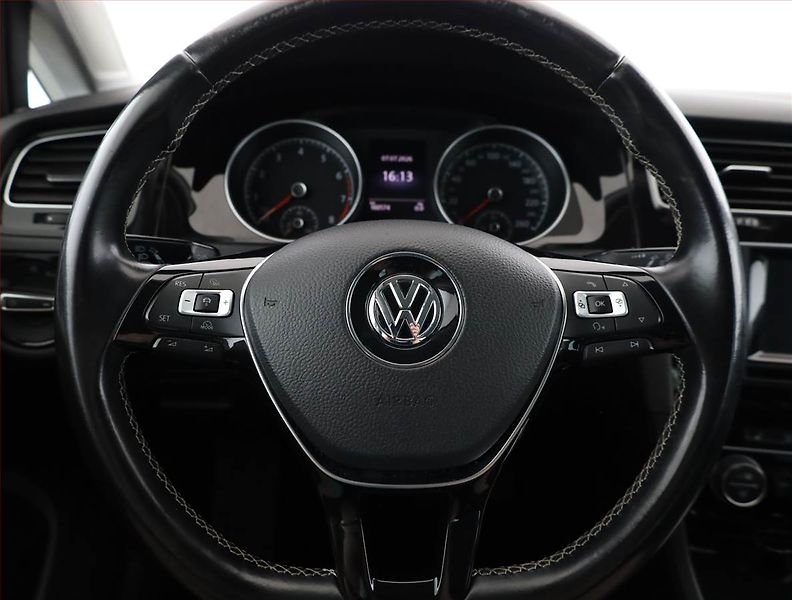 Volkswagen Golf (2014) R-Line 1.4 TSI, Serv.kniha - fotka 8 z 21