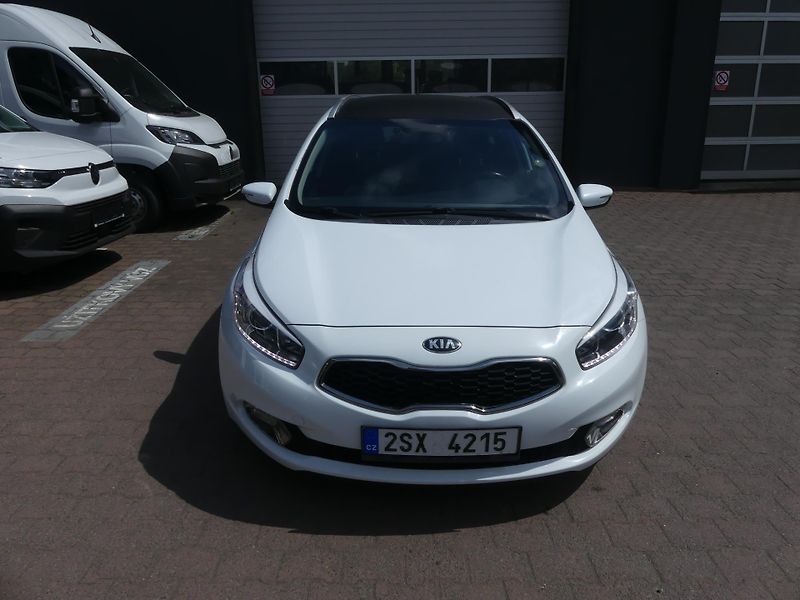 Kia Ceed (2014) 1,6 CRDi - fotka 2 z 22