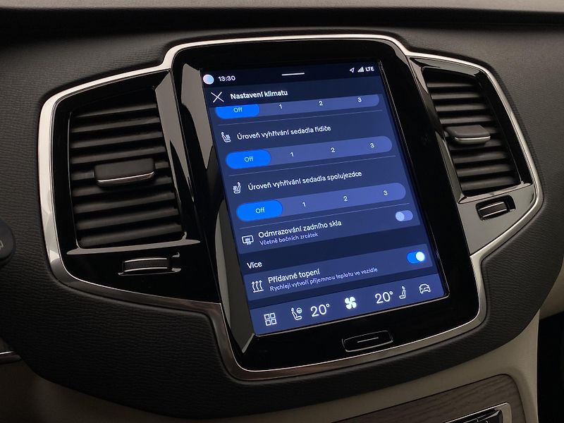 Volvo XC90 B5 AWD CORE AUT CZ - fotka 43 z 58