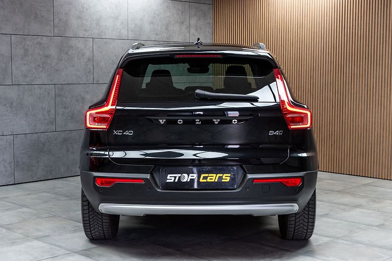 Volvo XC40 B4 AWD KAMERY360*HARMAN*ČR 1.M - fotka 5 z 42