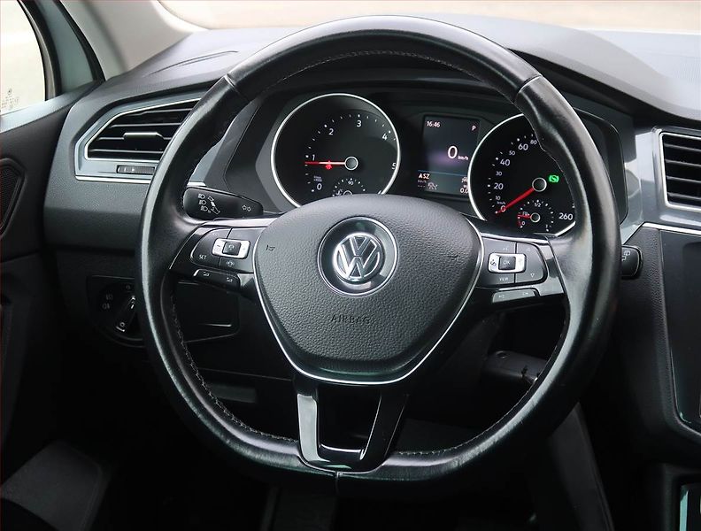 Volkswagen Tiguan (2019) R-Line 2.0 BiTDI - fotka 20 z 21