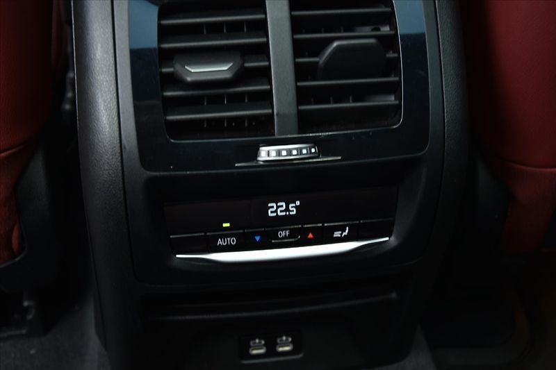 BMW X3 xDrive 20d 140kW M PAKET ČR - fotka 29 z 31
