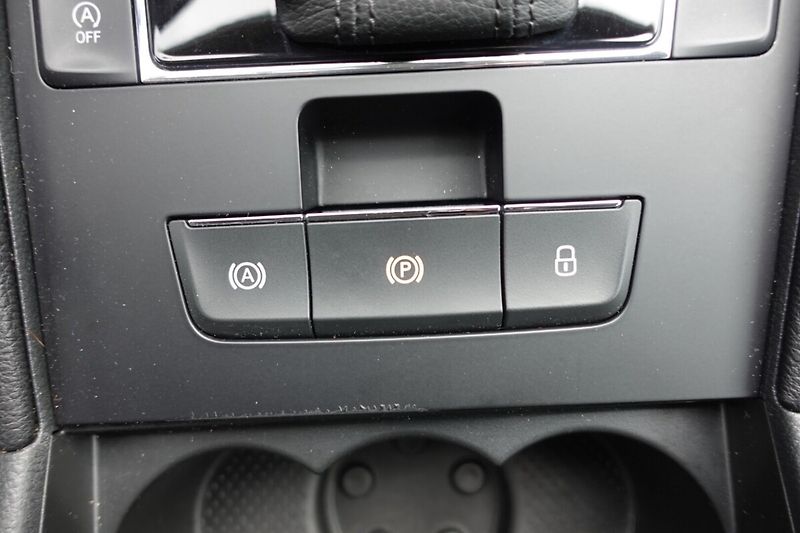 Škoda Superb 1.4 TSI 110kW Active Combi DSG - fotka 19 z 26