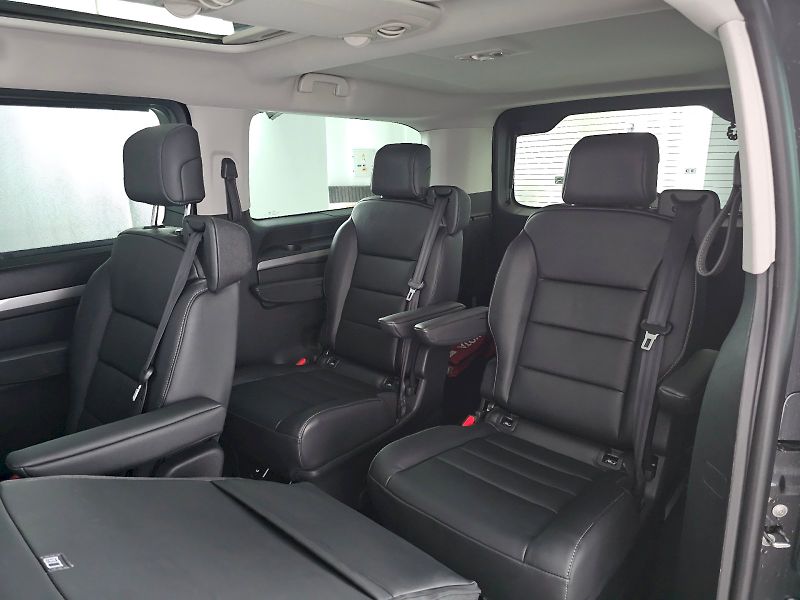 Toyota ProAce Verso (2025) L2 2.0D 180k 8AT VIP 6S SKYVIE - fotka 8 z 31