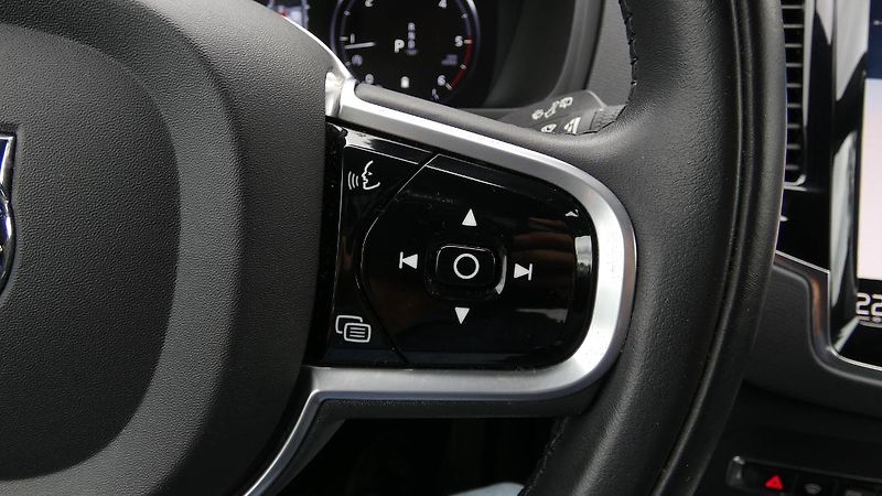 Volvo XC90 B5 AWD Momentum PRO 7 míst - fotka 12 z 27