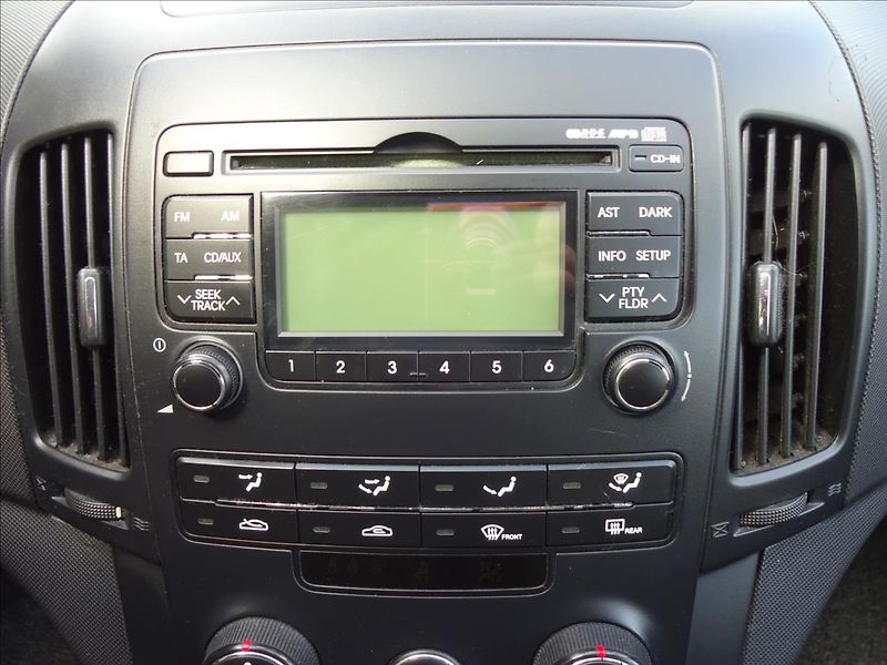 Hyundai i30 1,4i 16V 80kW LPG COMBI - fotka 32 z 46