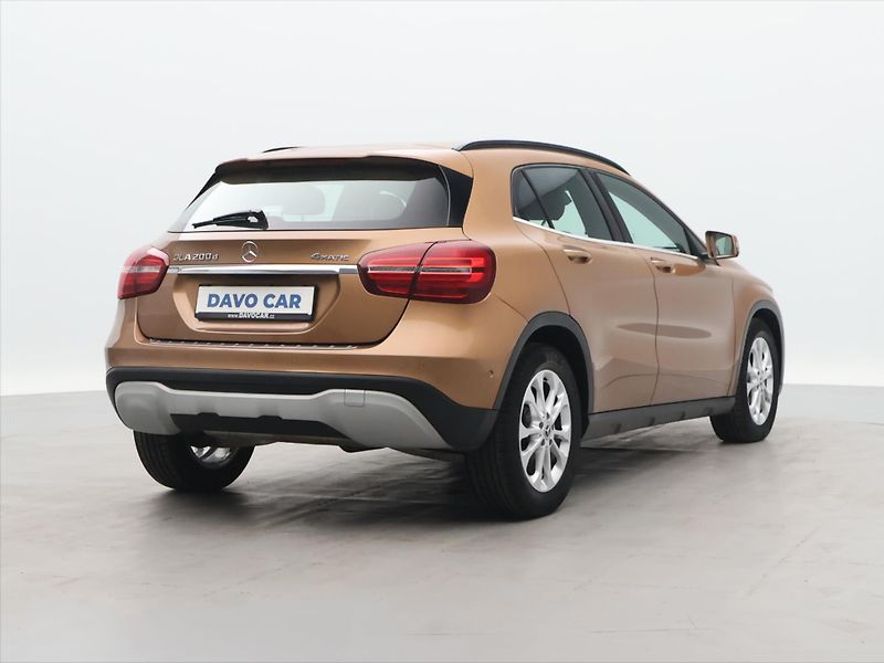 Mercedes-Benz GLA 2,1 200d 100kW 4Matic CZ DPH - fotka 7 z 29