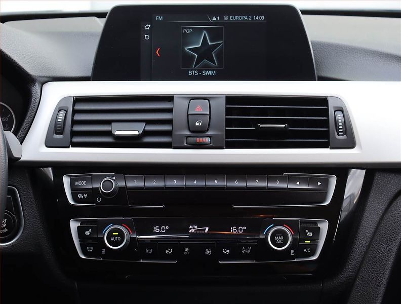 BMW Řada 3 (2019) 318 d, Automat, Serv.kniha - fotka 12 z 19