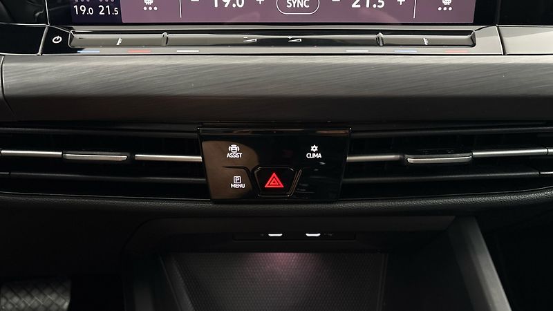 Volkswagen Golf 2.0 TDI DSG Style Variant - fotka 13 z 29