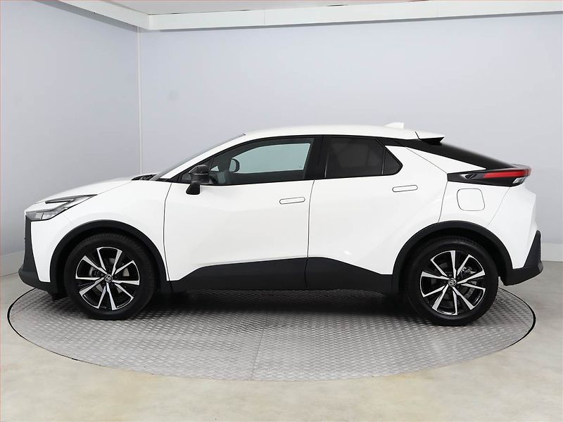 Toyota C-HR (2024) 1.8 Hybrid - fotka 3 z 21