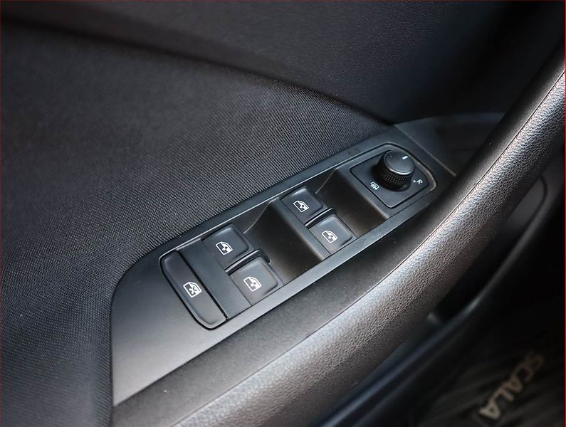Škoda Scala (2021) Ambition 1.0 TSI, Automat - fotka 17 z 21