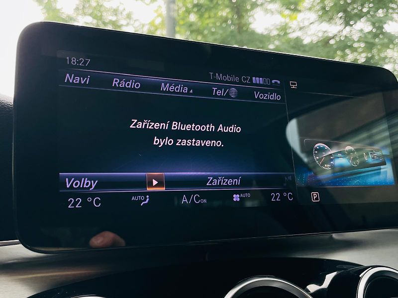 Mercedes-Benz Třídy C 220D MANUÁL VÝHŘEV SENZORY LED - fotka 49 z 52
