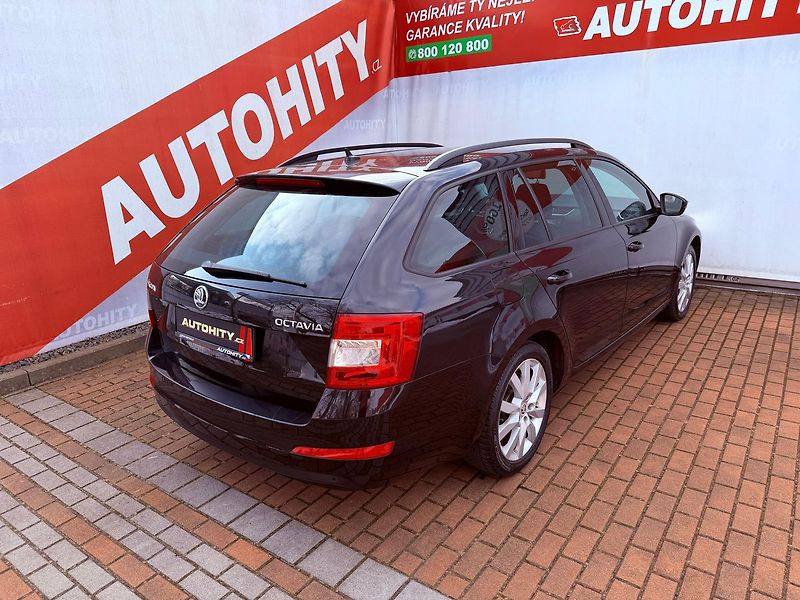Škoda Octavia 2.0 TDi DSG Style, Navi - fotka 6 z 25