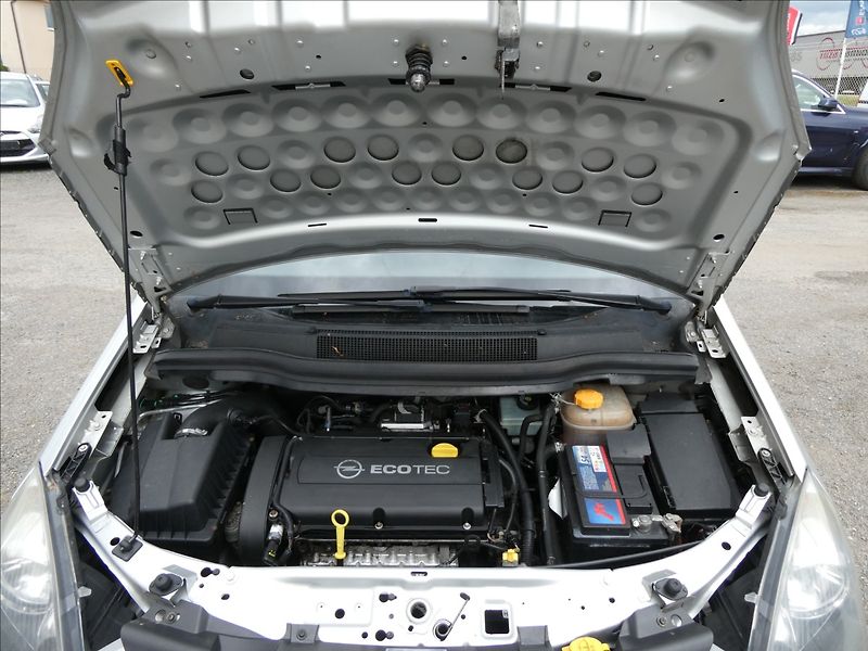Opel Zafira 1,8 i 16V klima, závěs - fotka 33 z 38
