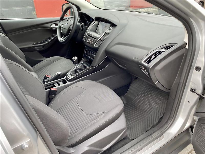 Ford Focus 1,5 TDCi NAVI VÝHŘEV - fotka 20 z 43