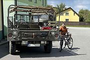Veterány soutěžící o Zlomenou poloosu při své zastávce v Koutech