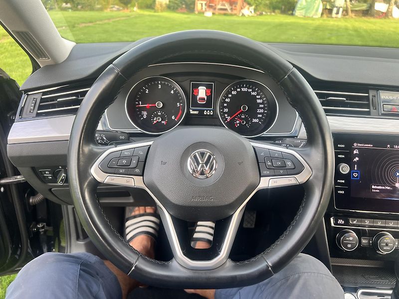 Volkswagen Passat 2.0TDI 110KW,NAVI,LED,APP,ALU - fotka 37 z 47