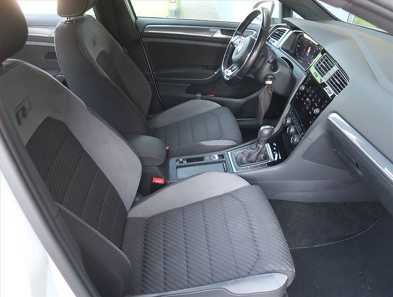 Volkswagen Golf (2020) R-Line 1.5 TSI, Automat, Kůže - fotka 9 z 20