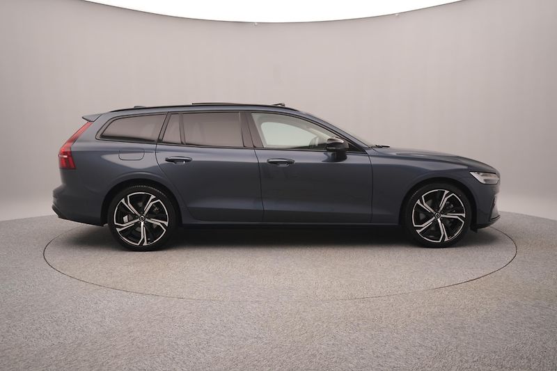 Volvo V60 B4 DARK PLUS AUT  - fotka 12 z 49