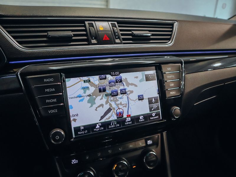 Škoda Superb 2.0 TDI DSG 140kW 4x4 L&K - fotka 18 z 25