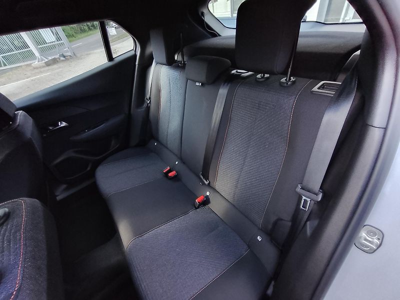 Peugeot 2008 STYLE PureTech 100 S&S MAN6 - fotka 22 z 24