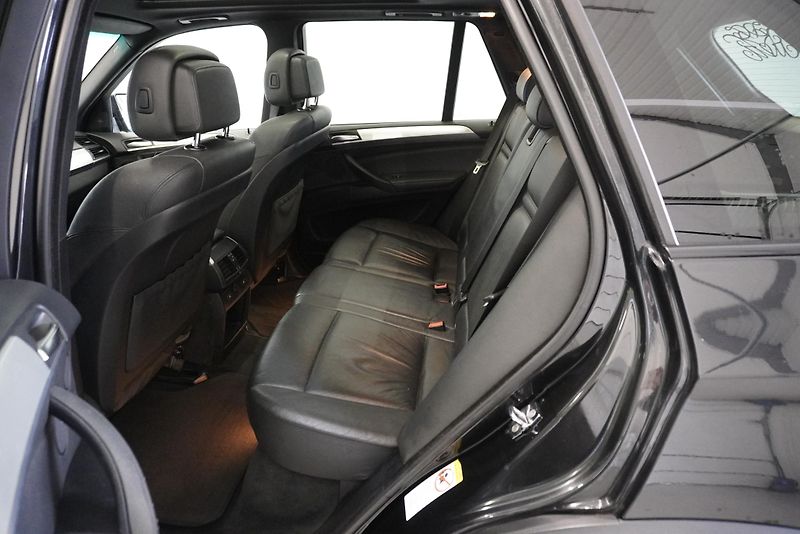 BMW X5 3,0 XDRIVE35D AUT. - fotka 26 z 34