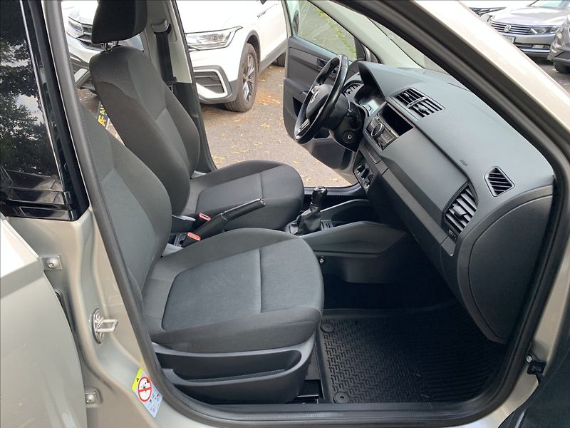 Škoda Fabia 1,0 TSI 1.MAJITEL,ČR,SERVISKA - fotka 14 z 18